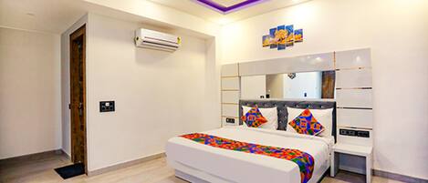 Egyptian cotton sheets, premium bedding, in-room safe, free WiFi