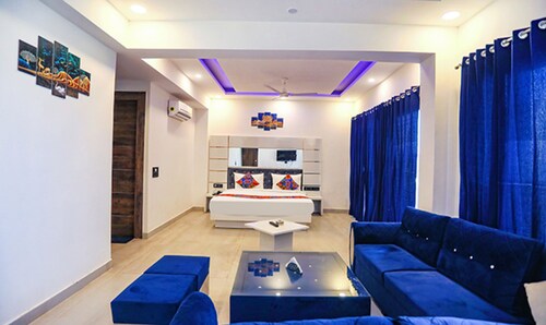 FabHotel F9 Noida Sector 27