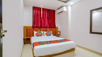 Egyptian cotton sheets, premium bedding, in-room safe, free WiFi