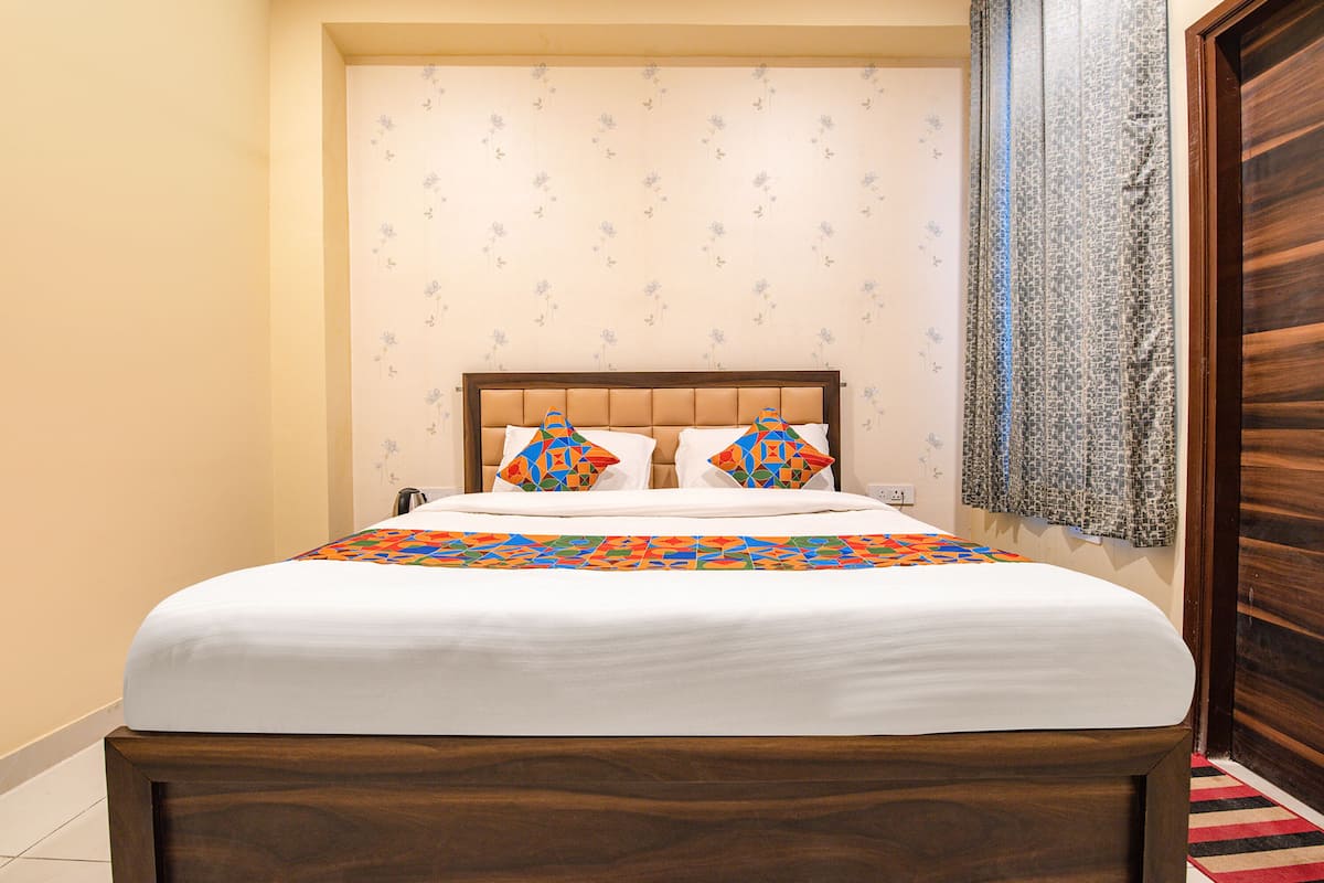 Deluxe Room | Egyptian cotton sheets, premium bedding, in-room safe, soundproofing
