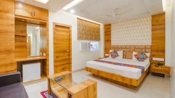 1 bedroom, Egyptian cotton sheets, premium bedding, in-room safe