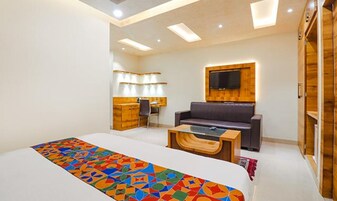 Egyptian cotton sheets, premium bedding, in-room safe, free WiFi