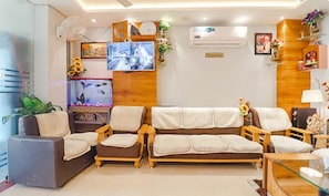 Coin salon dans le hall