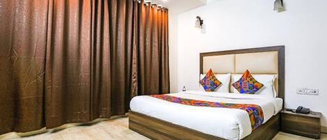 Deluxe Room | Egyptian cotton sheets, premium bedding, in-room safe, free WiFi