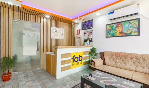 Reception - Fabexpress Ashiyana Inn (Patna)
