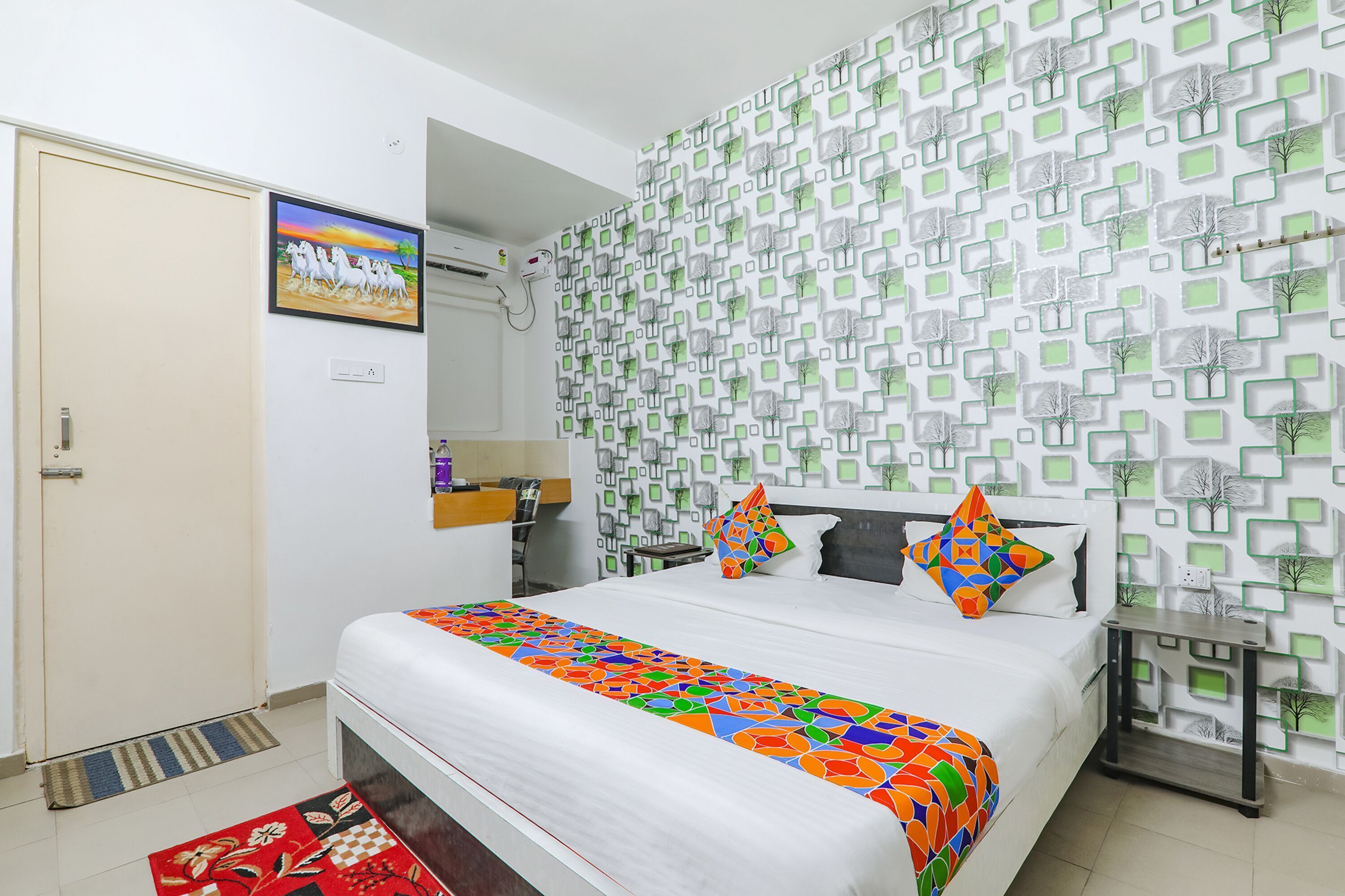 Egyptian cotton sheets, premium bedding, in-room safe, free WiFi