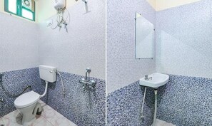 Shower, rainfall showerhead, free toiletries, towels - Fabexpress Ashiyana Inn (Patna)