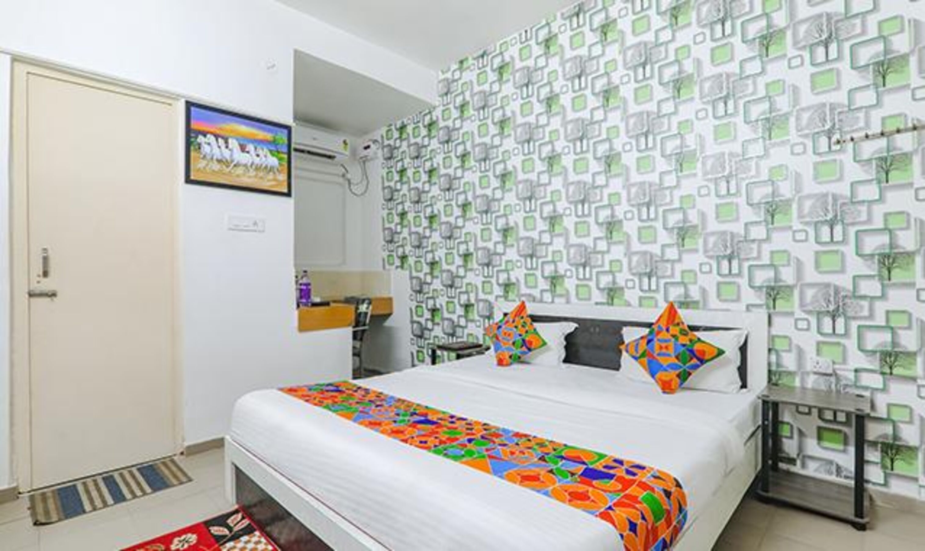 Egyptian cotton sheets, premium bedding, in-room safe, free WiFi