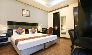 Deluxe Room | Egyptian cotton sheets, premium bedding, in-room safe, free WiFi - Fabhotel Posh Classic (Gurugram)