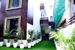 Property entrance - Fabhotel Posh Classic (Gurugram)