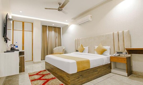 Egyptian cotton sheets, premium bedding, in-room safe, free WiFi