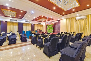 Banquet hall - FabHotel Teliko Silver (Vadodara)
