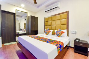 Deluxe Room | Egyptian cotton sheets, premium bedding, in-room safe, soundproofing - FabHotel Teliko Silver (Vadodara)