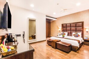 Premium Room | Egyptian cotton sheets, premium bedding, in-room safe, desk - Jasmine Boutique Hotel (New Delhi)