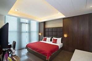 Deluxe kamer | Lakens van Egyptisch katoen, luxe beddengoed, een kluis op de kamer