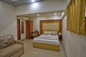 Egyptian cotton sheets, premium bedding, free WiFi, bed sheets - FabHotel Saineel I (Mumbai)