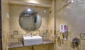 Ducha, cabezal de ducha tipo lluvia, toallas