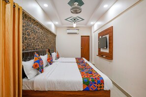 Egyptian cotton sheets, premium bedding, free WiFi, bed sheets