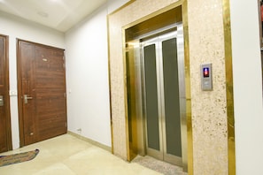 Elevator - Fabexpress 56 Amritsar (Amritsar)