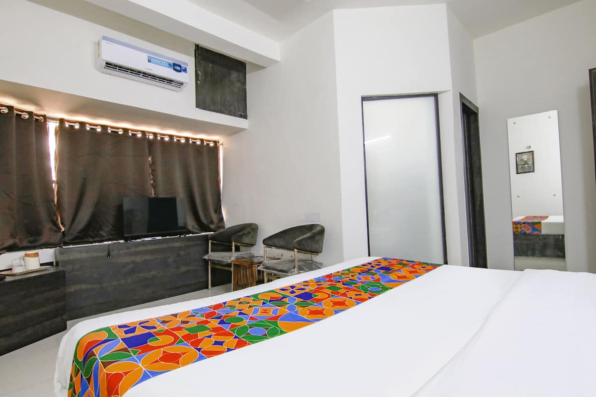 Premium Room | Egyptian cotton sheets, premium bedding, in-room safe, free WiFi