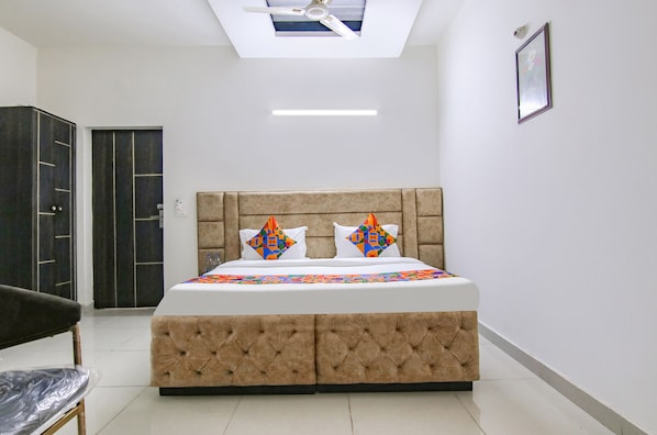 Egyptian cotton sheets, premium bedding, in-room safe, free WiFi