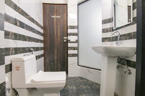 Dusche, Regendusche, kostenlose Toilettenartikel, Handtücher