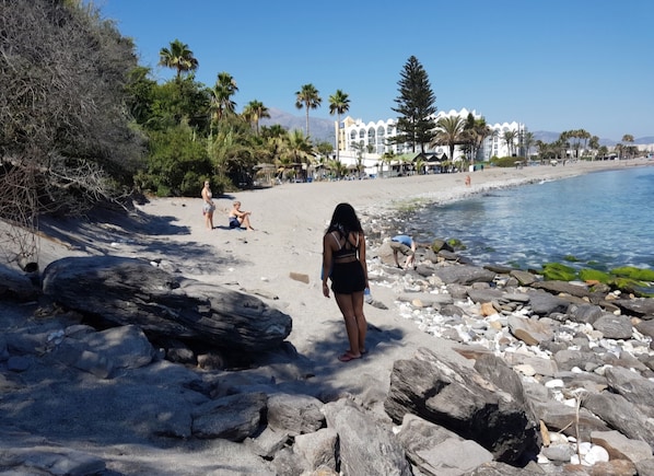 Espreguiçadeiras, toalhas de praia 