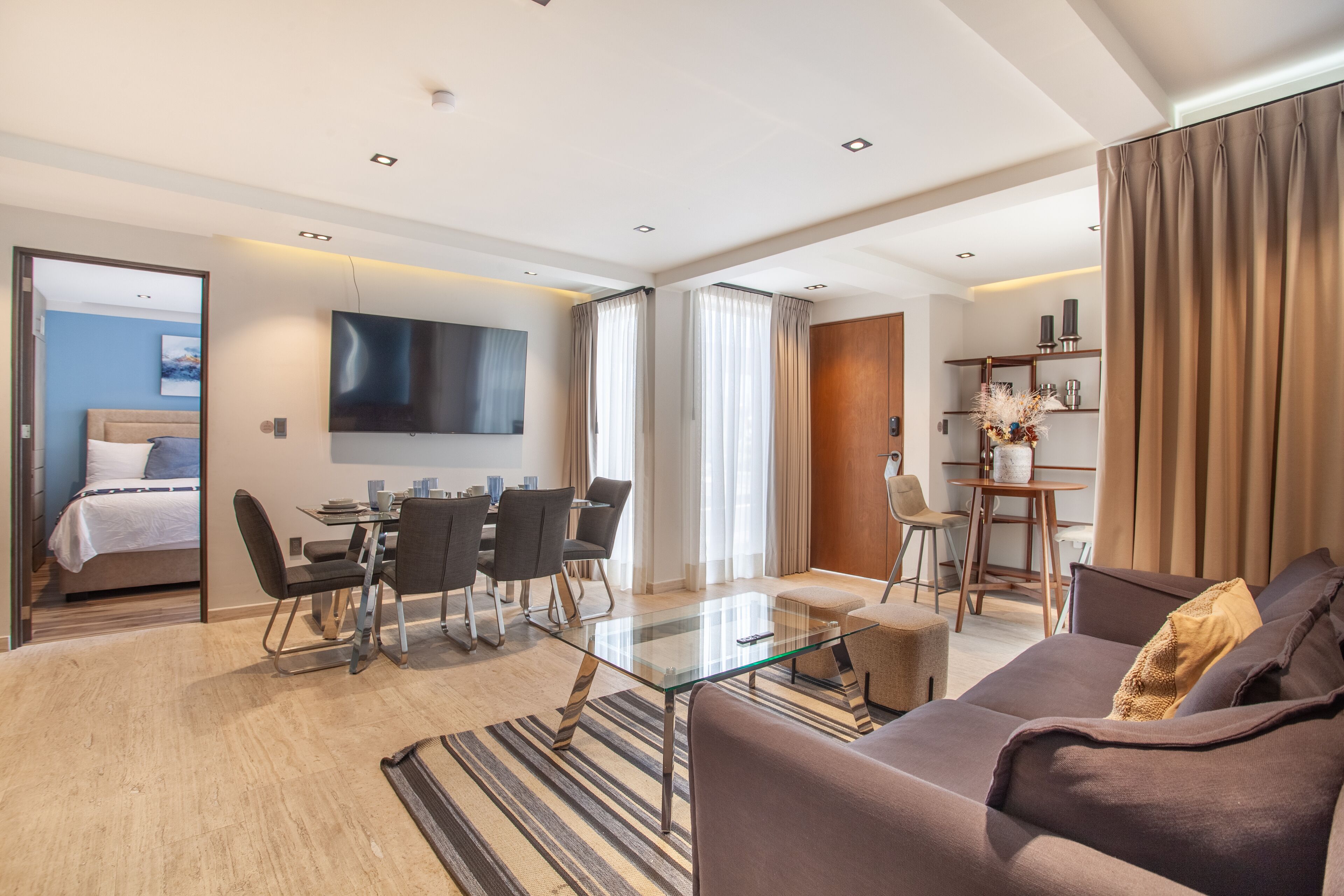 2 quartos, cofres nos quartos, escrivaninha