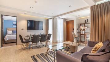 2 quartos, cofres nos quartos, escrivaninha