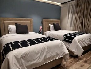 2 bedrooms, in-room safe, desk, iron/ironing board