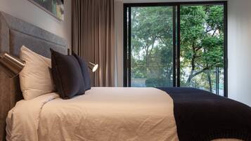 2 quartos, cofres nos quartos, cortinas blackout