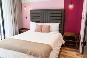 2 bedrooms, in-room safe, desk, iron/ironing board