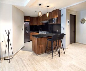Fridge, microwave, oven, stovetop - Soho Sunlight Serenity: Dive into the Essence of Today's Elegance (Mexico City)