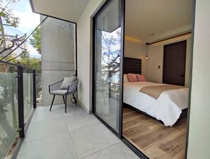 2 bedrooms, in-room safe, desk, iron/ironing board