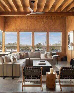 Living area - Lazo House - A Riverfront Retreat (Llano)