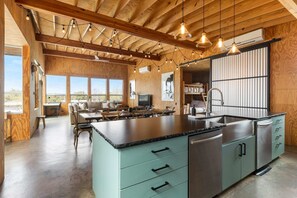 House | Private kitchen | Fridge, stovetop, blender, eco-friendly cleaning products