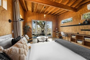 House | 5 bedrooms, individually decorated, individually furnished