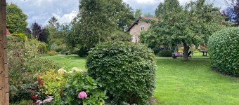 Idyllisches Kleines Blockhaus in Großer Gepflegter Gartenlage