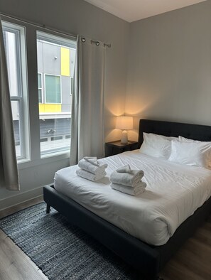 4 bedrooms, iron/ironing board, WiFi, bed sheets