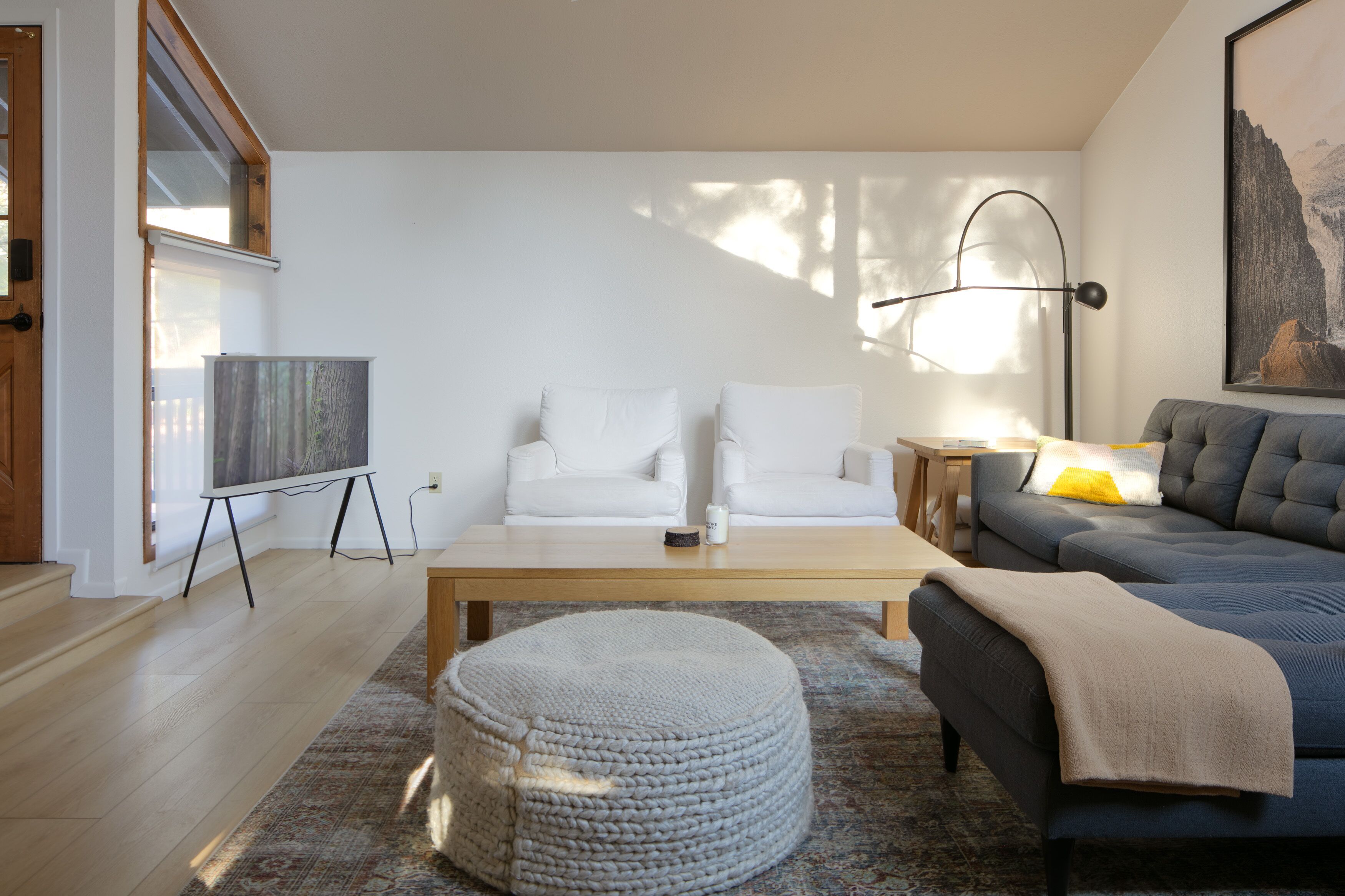 Riverfront, Treehouse-like Getaway!