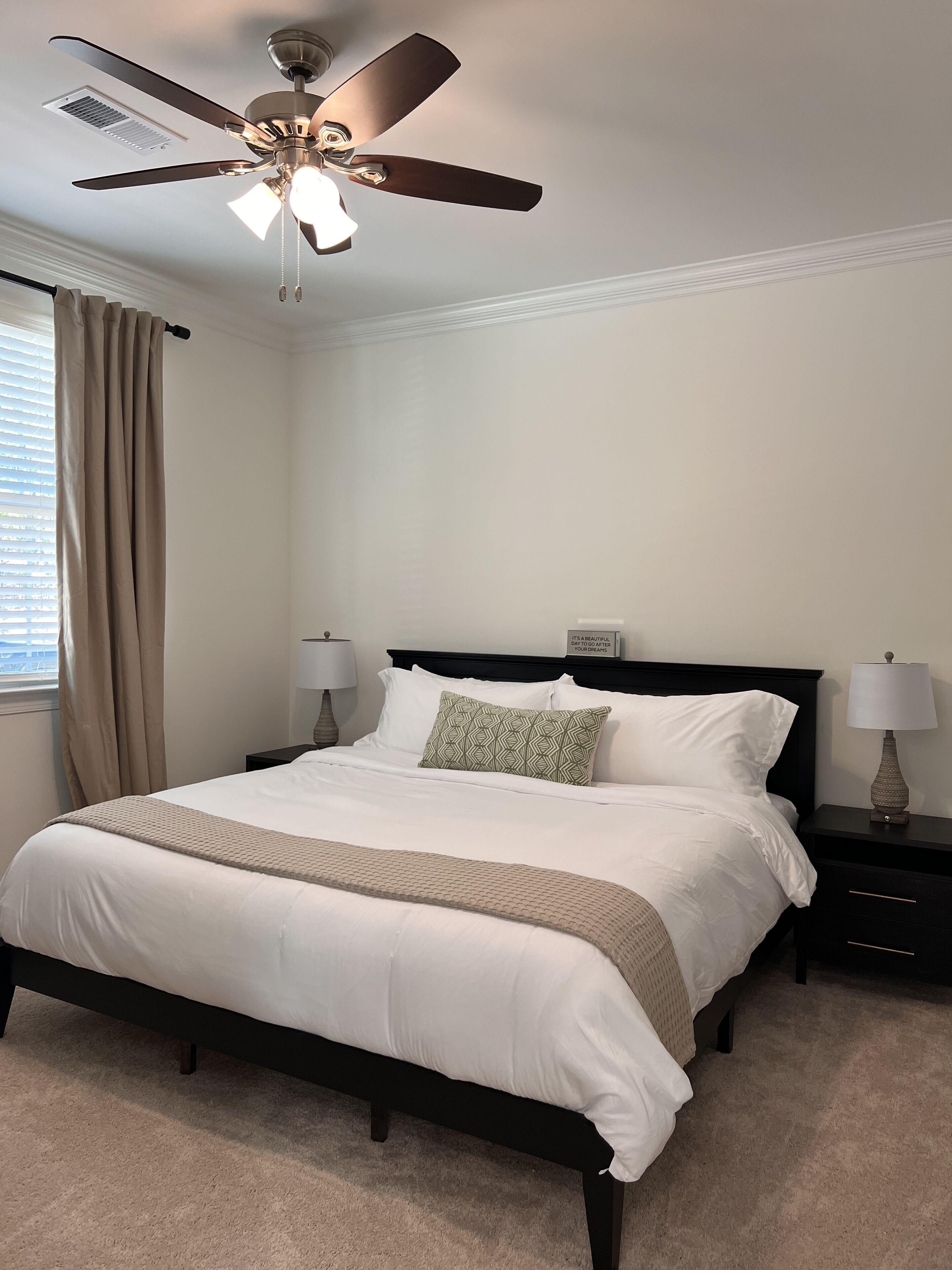 Brand New Quiet Townhouse 3BR 3.5BA - 5 Mintues to Square and University