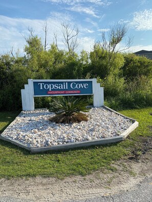 Property grounds - Waters Edge @ the heart of Surf City (Surf City)