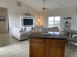 Smart TV, ping pong - Waters Edge @ the heart of Surf City (Surf City)