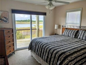 4 bedrooms, iron/ironing board, travel cot, free WiFi - Waters Edge @ the heart of Surf City (Surf City)