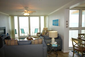 スマートテレビ、DVD プレーヤー、ビデオライブラリ