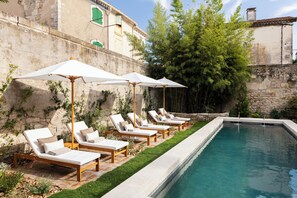 Seasonal outdoor pool - Maison Salix (Vallabregues)