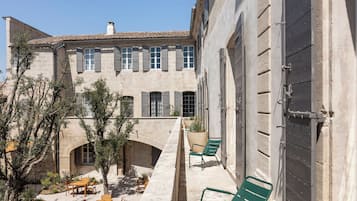 Suite de lujo, 2 habitaciones, vista al jardín | Terraza o patio