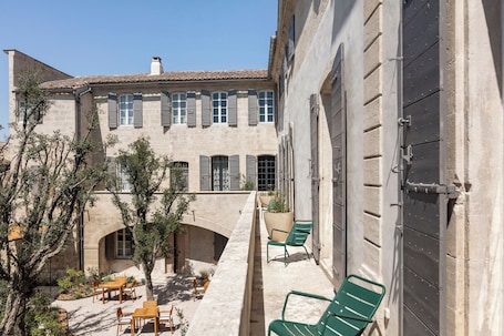 ๋ญ์
๋ฆฌ ์ค์ํธ, ์นจ์ค 2๊ฐ, ์ ์ ์ ๋ง | ํ
๋ผ์ค/ํํฐ์ค