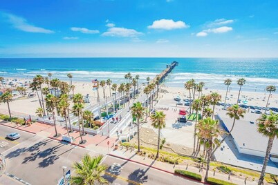 Oceanside Getaway. 1.5 mi to beach & 7 mi to Legoland!