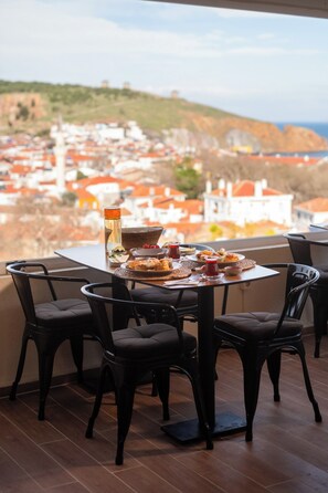 Breakfast meal - Heros Hotels Bozcaada (Bozcaada)